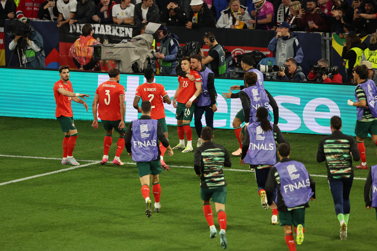 ballbet-包含赛前全明星赛焦点战，费耶诺德篮板制胜，球迷炸锅，更衣室氛围转暖的词条-ballbet