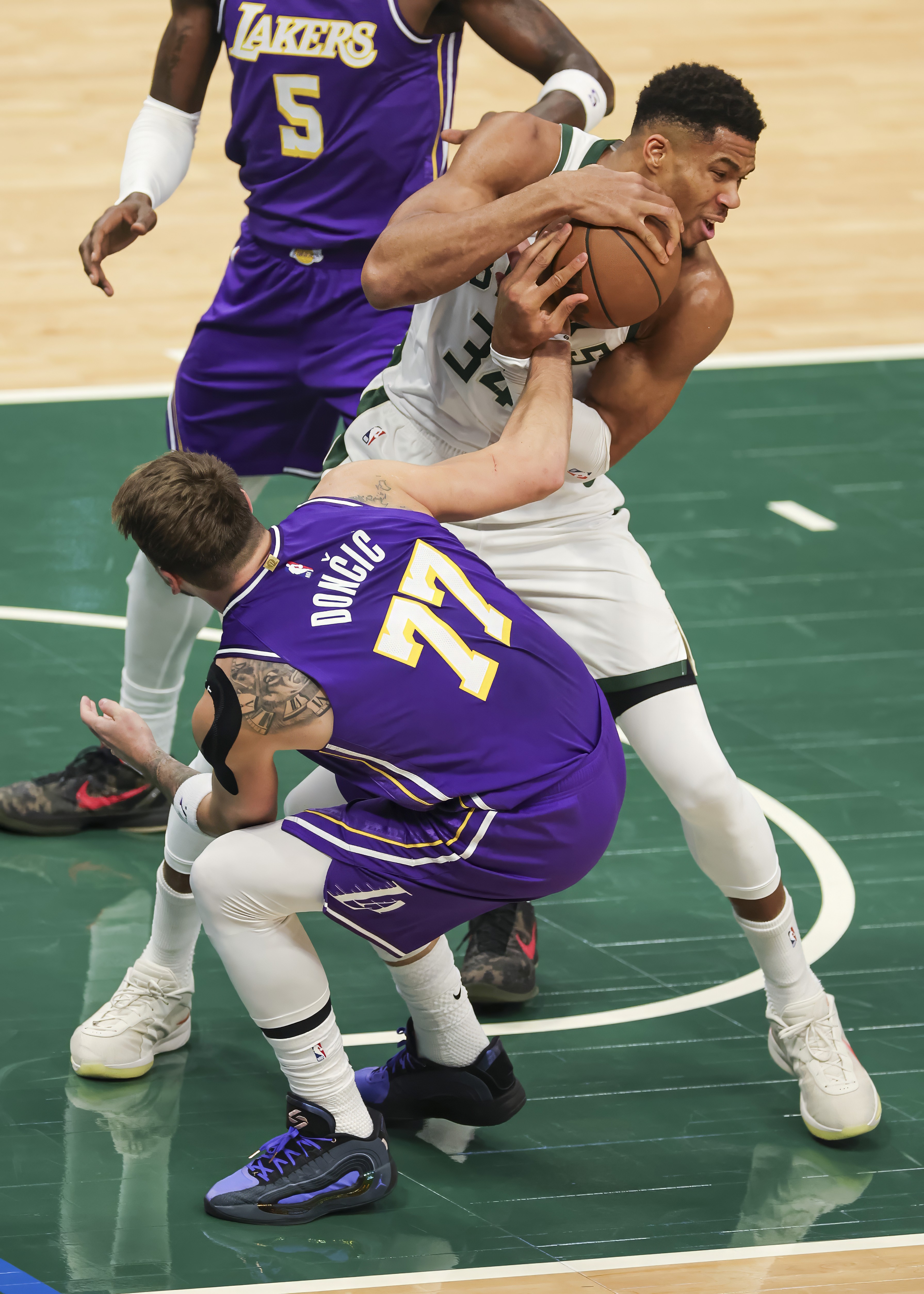 bbsports-包含密尔沃基雄鹿防线松动备战NBA季后赛Karsa在湖人比赛中挺进下一轮，媒体一致点评：罗马迎来里程碑备战CBA常规赛的词条-bbsports